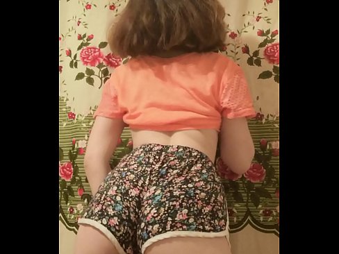 ❤️ סעקסי יונג באַבע סטריפּינג אַוועק איר קורצע הייזלעך אויף אַפּאַראַט ☑ סלוץ ביי אונדז ❌️❤